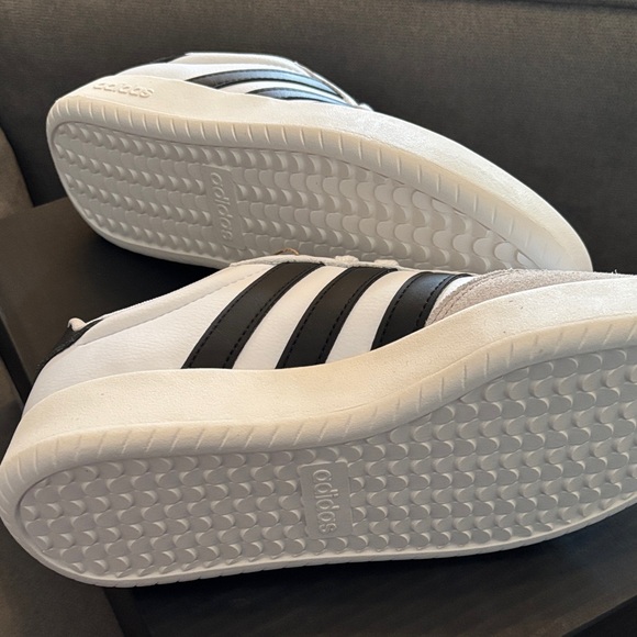Adidas White and Black Barreda Low-Top Sneakers.  Brand new in box with tags. - Picture 5 of 10